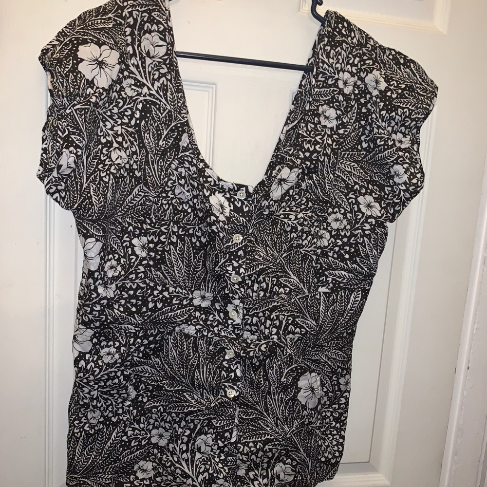 Ann Taylor black and white floral print blouse